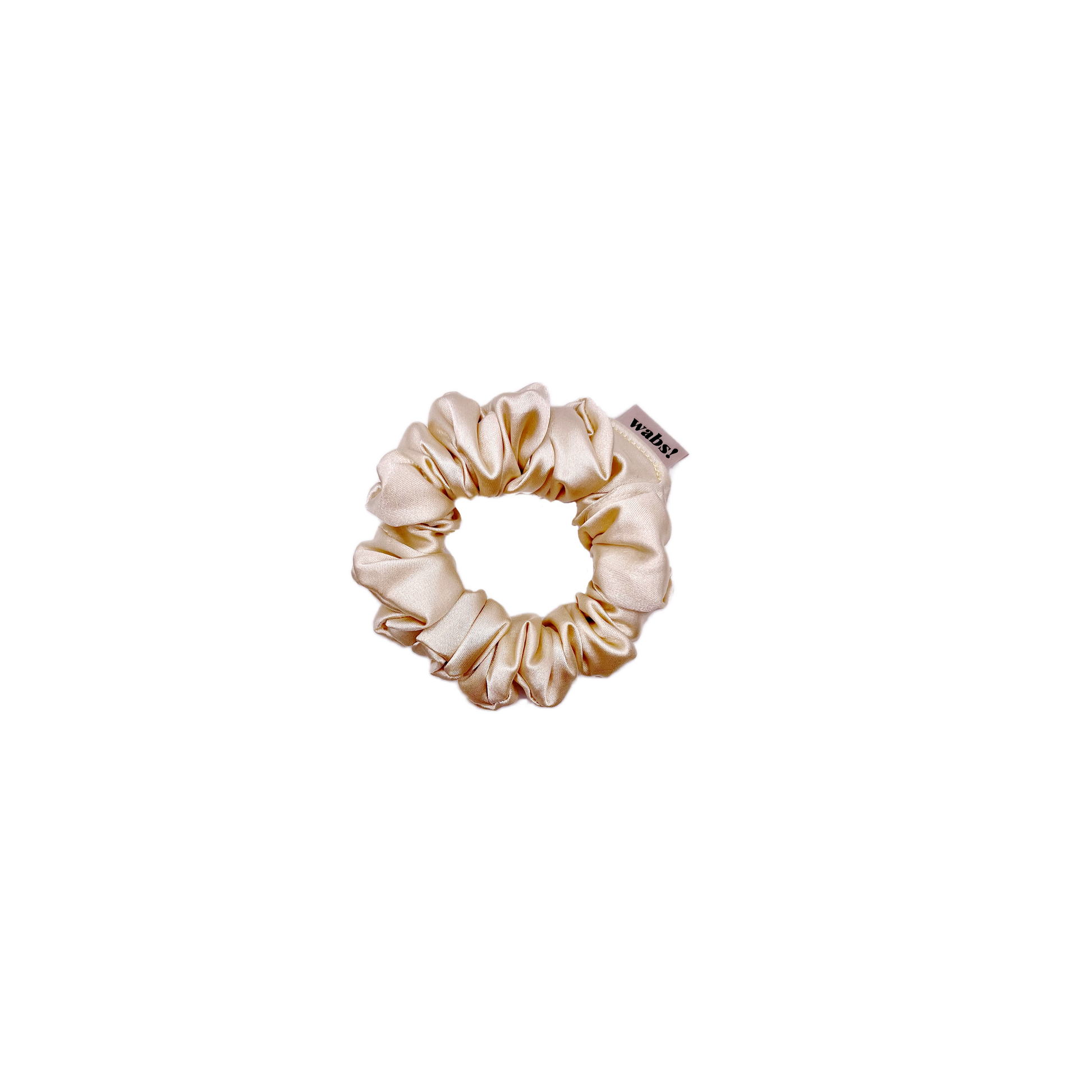 Cremefarbener Satin-Scrunchie mit seidigem Glanz für klassische Frisuren